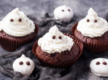 Whether you’re planning a scary Halloween party or just on the hunt for some fun food ideas, these toddler-friendly recipes will help get your family in the mood for a spooktacular Halloween!