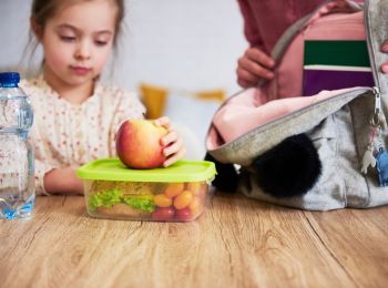Charlotte Stirling-Reed shares her top lunchbox tips to help parents during the back-to-school rush. School is almost in session. Whether it’s your little one’s first day at school, or they’re moving up a year, it’s time to dig out the lunchbox.